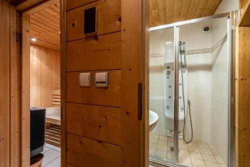 Chalet Doux Abri Morzine - by EMERALD STAYにあるバスルーム