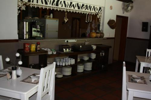 Restoran atau tempat lain untuk makan di The Vinelands on Alpha Guest House