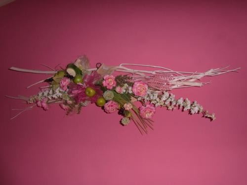 a bouquet of pink flowers on a pink background at Agriturismo La Dimora Del Contadino in Mondovì