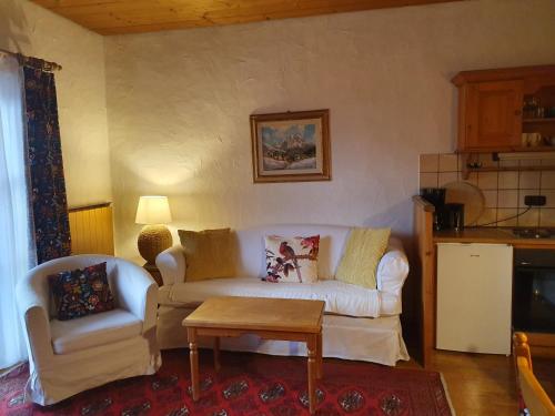 a living room with a couch and a table at Appartement Pension Bäckenhäusl FERIENWOHNUNGEN Chalets Hütten Komfortzimmer in Uttendorf