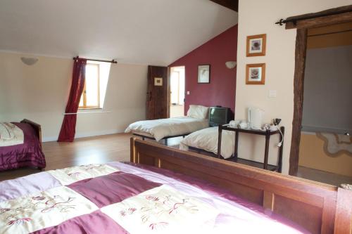 a bedroom with two beds in a room at L'Ancien Presbytère Chambres D'hote ou Gite in Le Dorat