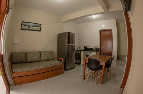 Η κουζίνα ή μικρή κουζίνα στο Partiu Praia SC- Piscina, Ar condicionado, wi-fi, duas quadras da praia e centrinho