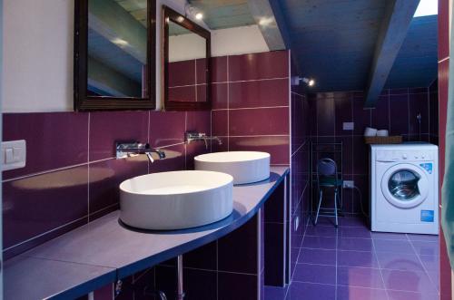 a bathroom with two sinks and a washing machine at 009 - Attico Sant'Anna VISTA MARE 150m dalla Spiaggia con terrazza privata in Sestri Levante