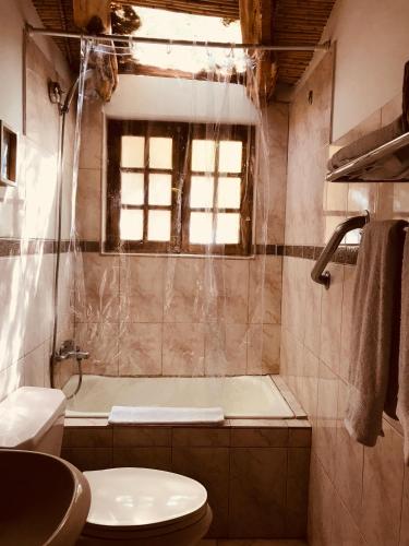 Un baño de Hotel La Aldea
