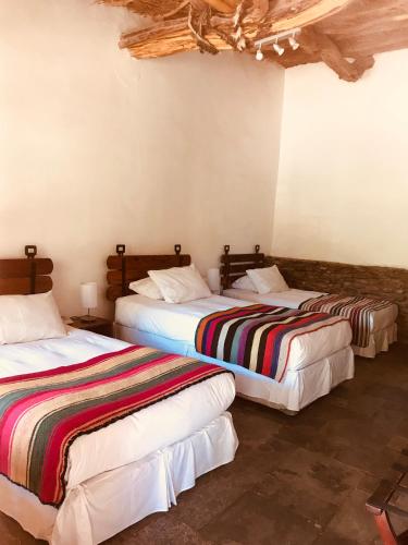 Una cama o camas en una habitación de Hotel La Aldea