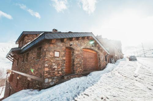 Unique Chalet right on the slopes with view and PK