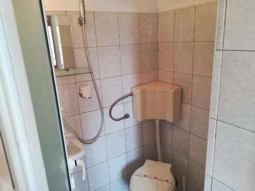 A bathroom at Guest House Terziiski