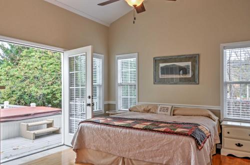 Un pat sau paturi într-o cameră la Lakefront Hiawassee Home with Boat Dock and Hot Tub!
