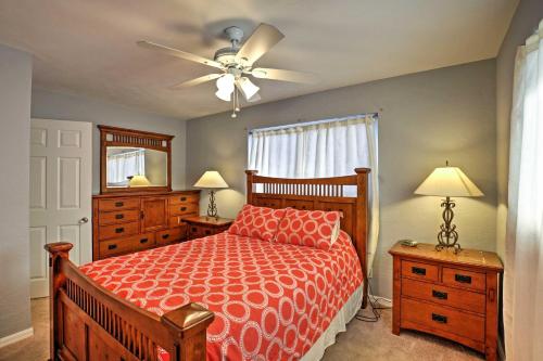 Photo de la galerie de l'établissement Pet-Friendly Daytona Beach Home, Walk to the Ocean, à Port Orange