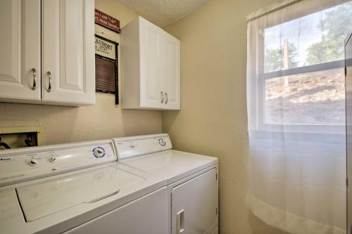 Φωτογραφία από το άλμπουμ του Cozy Ruidoso Cabin with Hot Tub and Game Room! σε Ruidoso