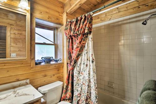 Koupelna v ubytování Bear View Lodge about 14 Mi to Breckenridge Resort