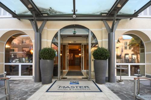 an entrance to a building with two large windows at Hotel Master in Brescia