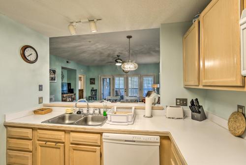 Gallery image of Resort Condo with Porch 1 Mi to North Myrtle Beach! in North Myrtle Beach