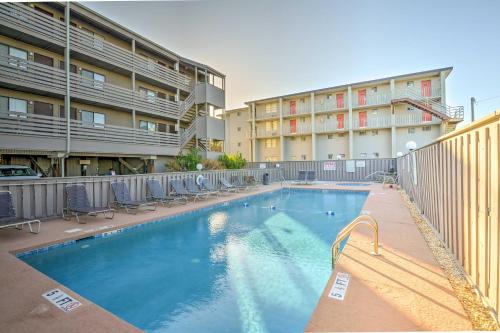 Garden City Condo with Pool Access - Walk to Beach!