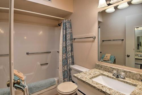 Imagen de la galería de Green Valley Townhome with Resort Amenities!, en Green Valley