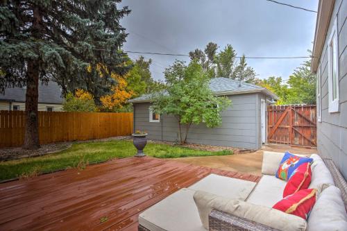 Zahrada ubytování Walk to Dtwn Littleton Updated Pet-Friendly Home
