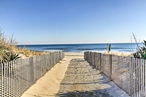 Billede fra billedgalleriet på Walk to the Beach Ocean City Condo with Balcony i Ocean City