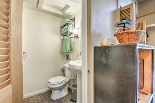 Ένα μπάνιο στο Couples Prescott Studio - Historic Downtown 1 Mi!