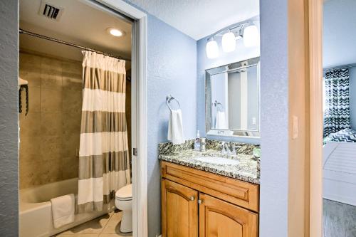 Koupelna v ubytování Bayfront Clearwater Beach Condo with Pool Access!