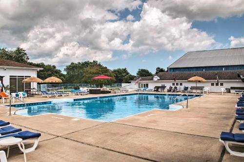 Gallery image of RehobothandLewes Condo with Porch - 15 Mins to Beach! in Lewes