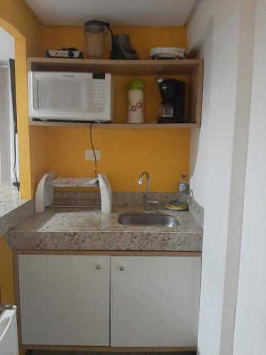 A kitchen or kitchenette at Pipa´s Ocean Flat