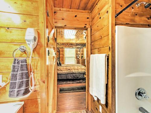 Gallery image of Log Cabin Studio in Sevierville with Deck and Hot Tub! in Sevierville