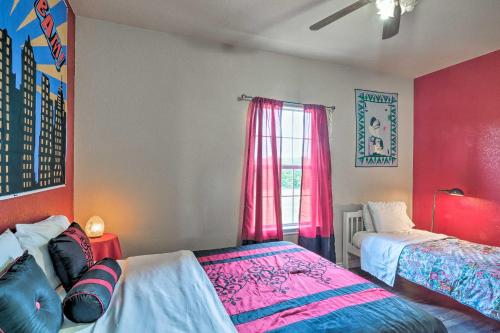 Katil atau katil-katil dalam bilik di 4 Mi to Circuit of the Americas Home with 3 Acres