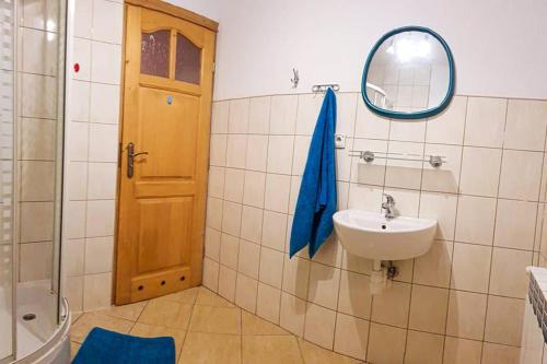 Vonios kambarys apgyvendinimo įstaigoje Apartament w CENTRUM Zakopanego