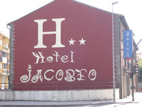 a sign on the side of a building at Hotel Jacobeo in Belorado