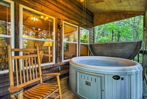 Smoky Mtn Studio Cabin with Picnic Area Pets Allowed
