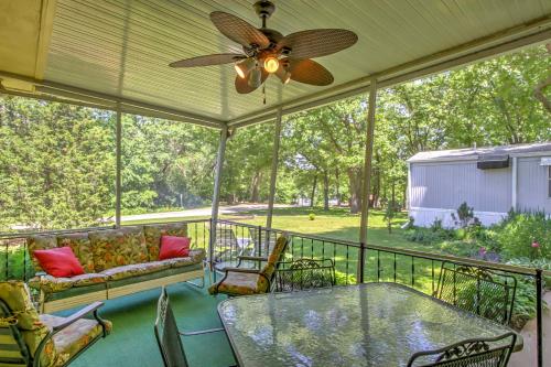 a screened in porch with a table and chairs at Walk to River! Its A Wonderful Life Cottage in Bellevue