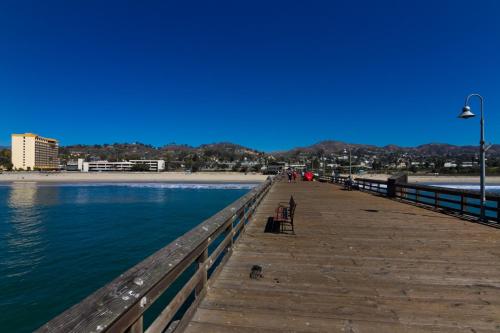 Stylish Ventura Home with Mtn Views, 1 Mi to Beach!