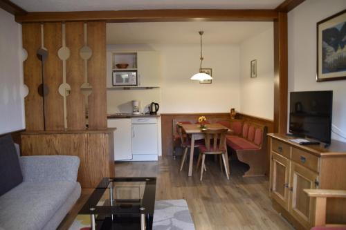 Gästehaus Friedlにあるテレビまたはエンターテインメントセンター