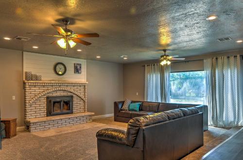 Χώρος καθιστικού στο Central Escalante Home about 5 Mi to Grand Staircase!