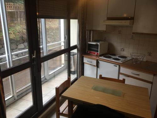 a small kitchen with a table and a microwave at Charmant studio in La Bresse