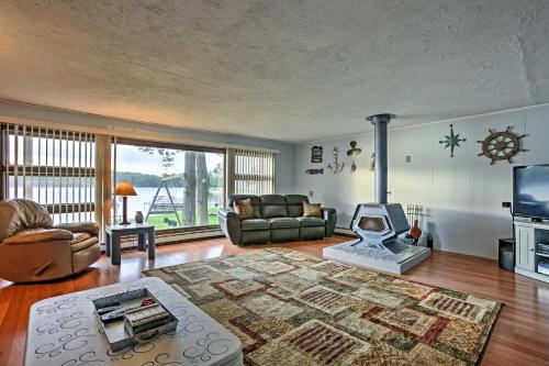 Gallery image of Rose Lake Waterfront Cabin Fire Pit, Dock and Boats in Le Roy