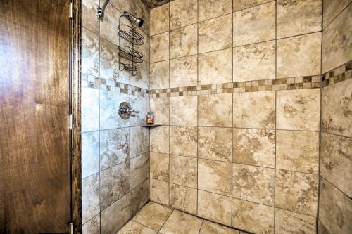 bagno con doccia e pareti piastrellate di Oklahoma City Home with Yard - 5 Mi to Downtown! a Oklahoma City
