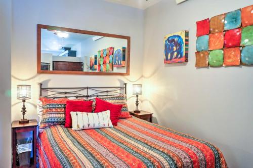 Ένα ή περισσότερα κρεβάτια σε δωμάτιο στο Walkable Studio Apartment in Downtown Livingston!