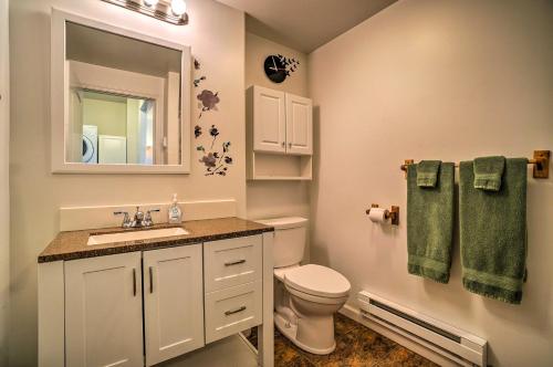 Kúpeľňa v ubytovaní Family Retreat about 8 Mi to Downtown and Bishops Beach!