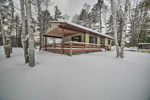 Lakefront Cabin with Private Dock and Beach! v zimě