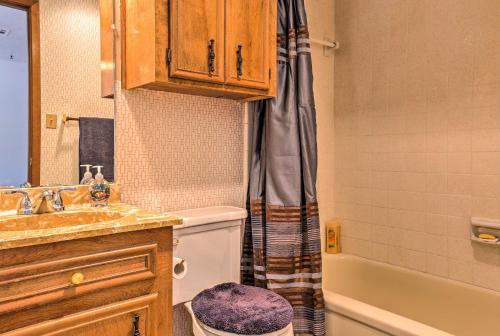 A bathroom at Wimberley Retreat with Grill Less Than 2 Mi to Jacobs Well!