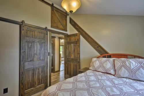 een slaapkamer met een bed en een open deur bij Family Lake House with Paddleboards and Fire Pit! in Tully