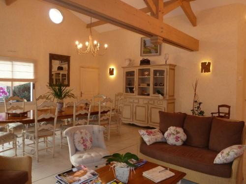 a living room with a table and a dining room at Chambres d'hôtes Les Fuyes in Coulon