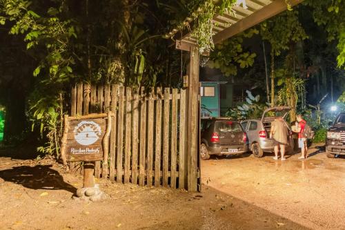 Gallery image of Hostel e Camping Rio das Pedras in Camburi