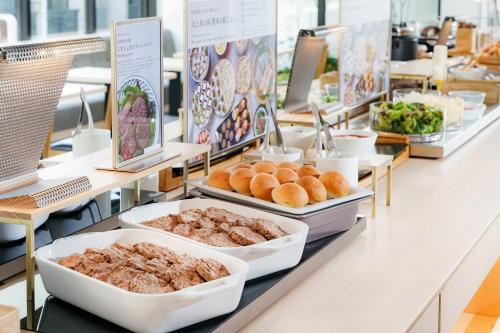 ホテルの敷地内または近くでの食事または食べ物