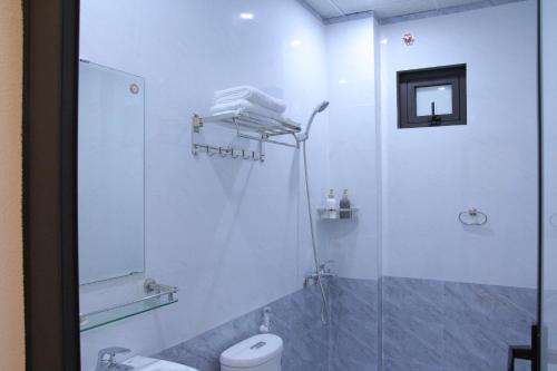 Phòng tắm tại Hang Mua Sunrise Homestay