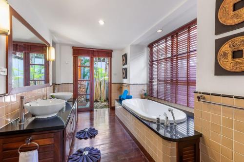 Ένα μπάνιο στο Aqua Vista 26 - Private Pool Villa Near The Beach