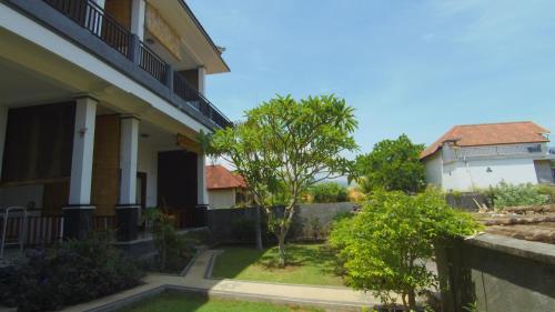 a view of the yard of a house at Rivera Beach in Amed