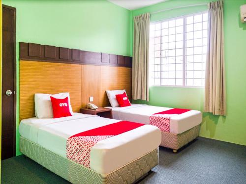 Voodi või voodid majutusasutuse OYO 89408 Royal Hotel toas