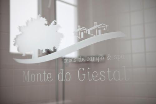 a sign on the side of a window in a bathroom at Monte do Giestal - Casas de Campo & Spa in Abela